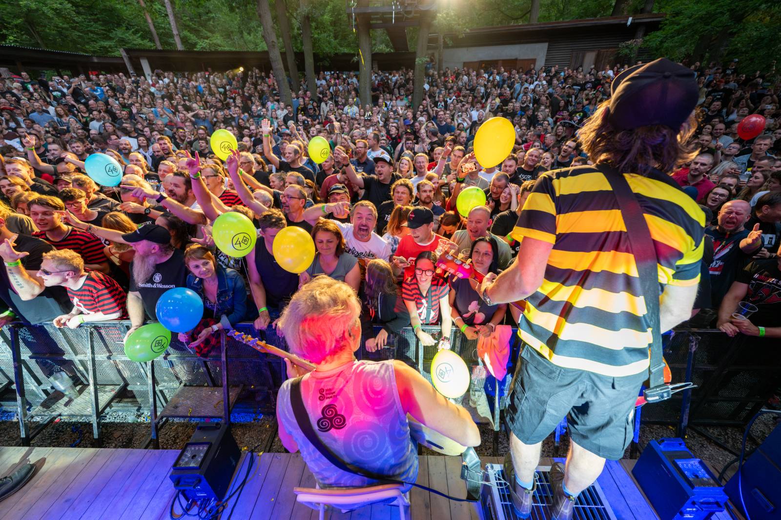 Tři sestry řádily ve vyprodaném lesním divadle v Řevnicích