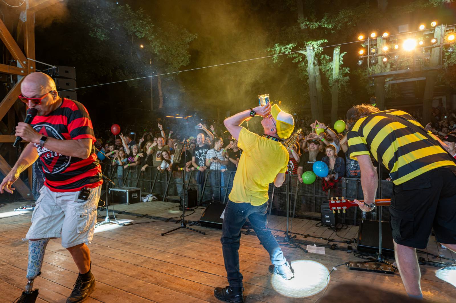 Tři sestry řádily ve vyprodaném lesním divadle v Řevnicích