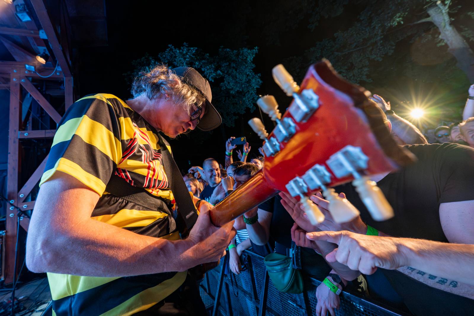 Tři sestry řádily ve vyprodaném lesním divadle v Řevnicích