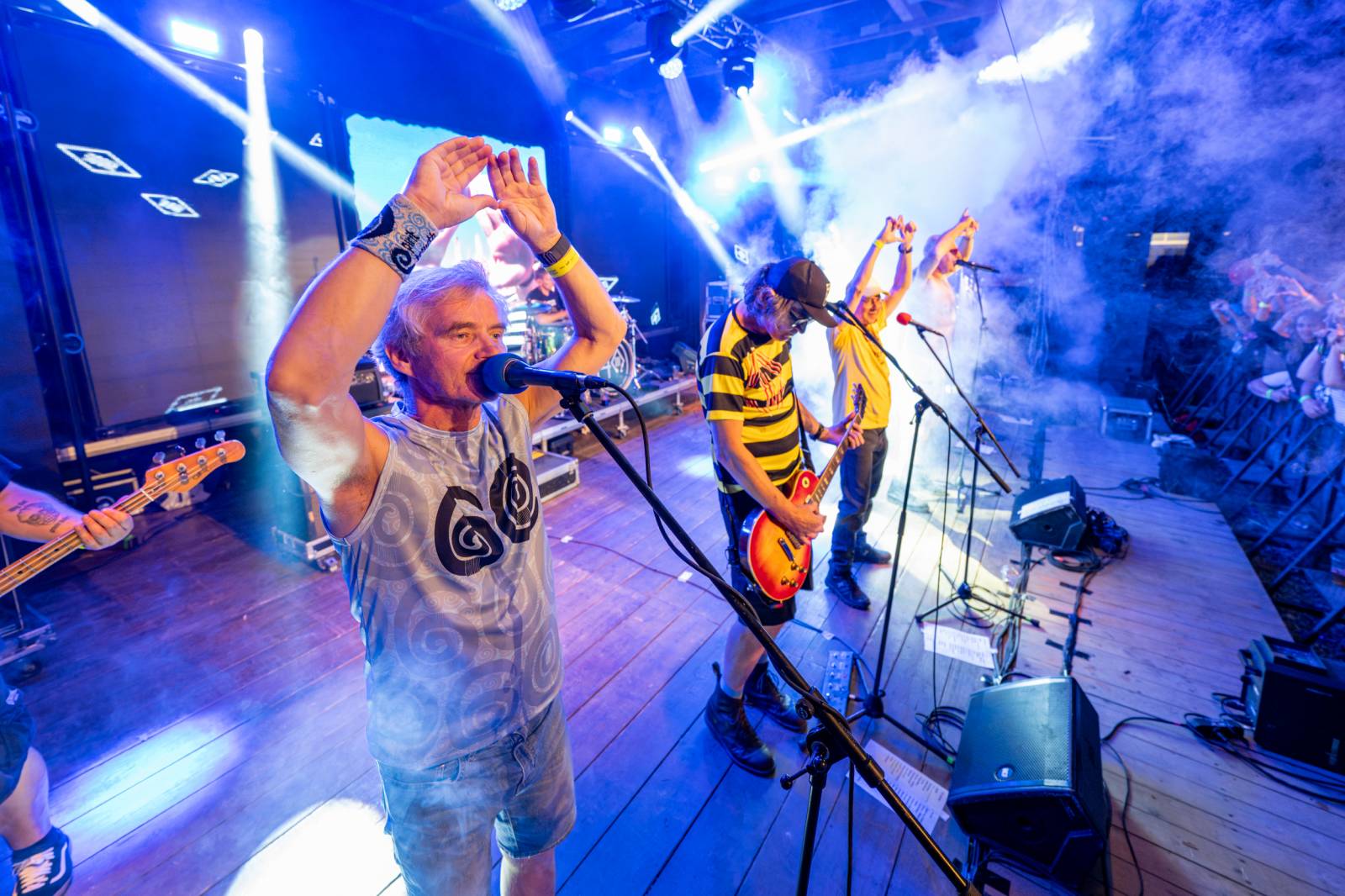 Tři sestry řádily ve vyprodaném lesním divadle v Řevnicích