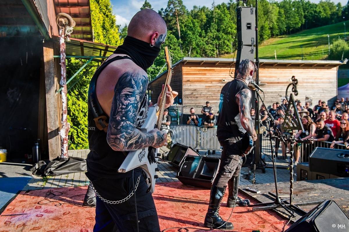 Nýrsko zahalila temnota. Eternal Hate Fest přivítal Hornu, Infernal War, Luctus nebo Black Raptus