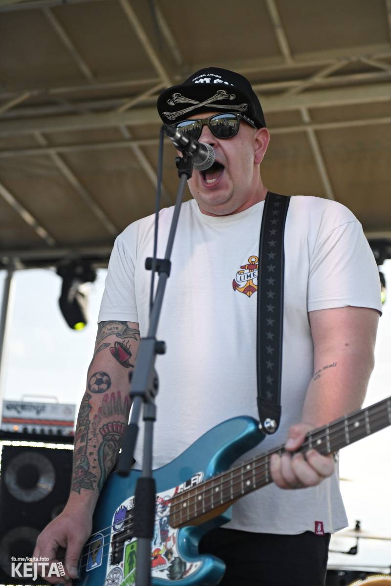 Fest a půl odstartoval naplno: První den nabídl punkrock v podání M3ta, Zvýšenýho rizika, Houby či PUM