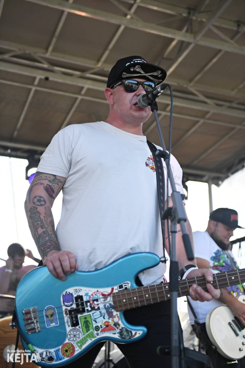 Fest a půl odstartoval naplno: První den nabídl punkrock v podání M3ta, Zvýšenýho rizika, Houby či PUM