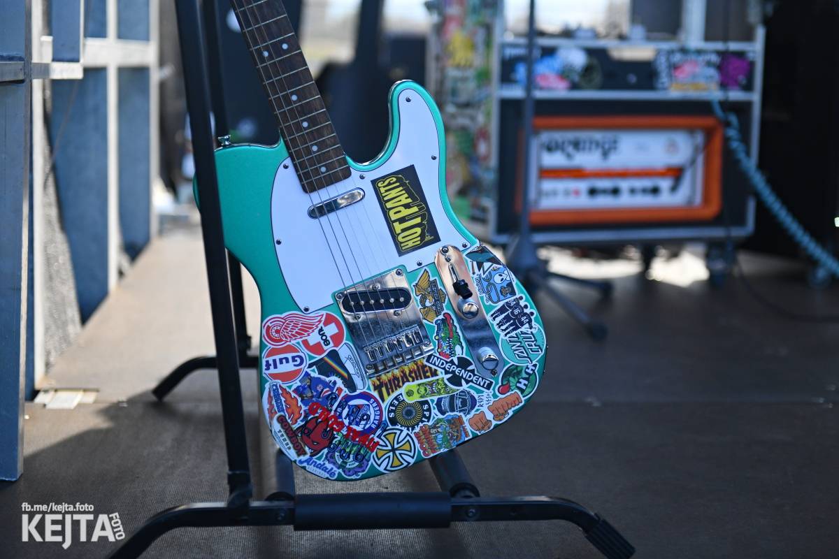 Fest a půl odstartoval naplno: První den nabídl punkrock v podání M3ta, Zvýšenýho rizika, Houby či PUM