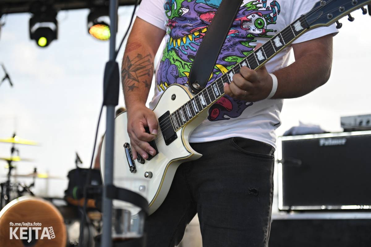 Fest a půl odstartoval naplno: První den nabídl punkrock v podání M3ta, Zvýšenýho rizika, Houby či PUM