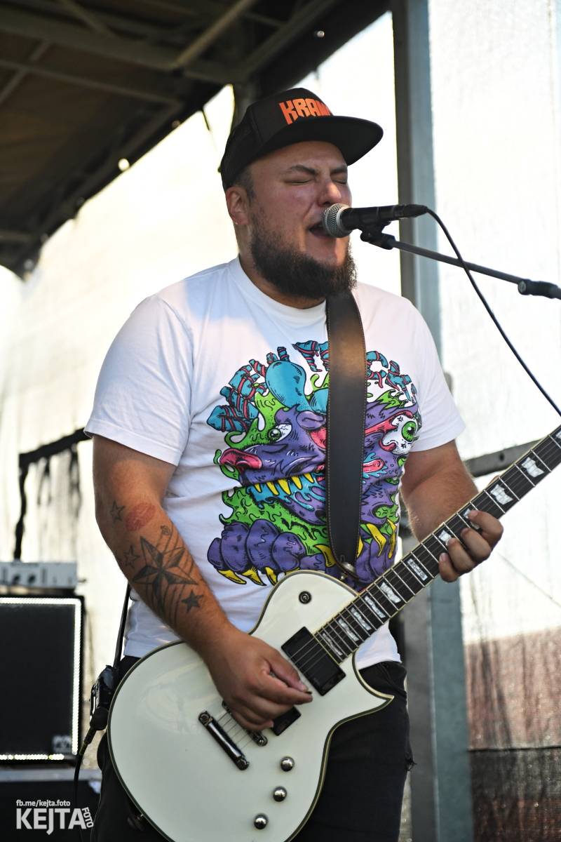 Fest a půl odstartoval naplno: První den nabídl punkrock v podání M3ta, Zvýšenýho rizika, Houby či PUM