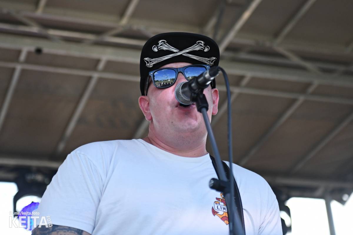 Fest a půl odstartoval naplno: První den nabídl punkrock v podání M3ta, Zvýšenýho rizika, Houby či PUM