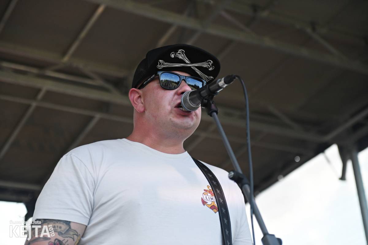 Fest a půl odstartoval naplno: První den nabídl punkrock v podání M3ta, Zvýšenýho rizika, Houby či PUM