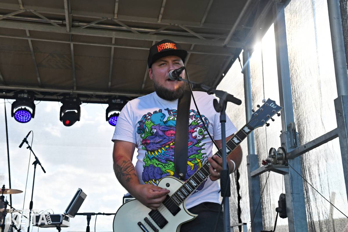 Fest a půl odstartoval naplno: První den nabídl punkrock v podání M3ta, Zvýšenýho rizika, Houby či PUM