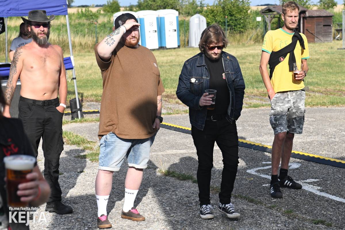 Fest a půl odstartoval naplno: První den nabídl punkrock v podání M3ta, Zvýšenýho rizika, Houby či PUM