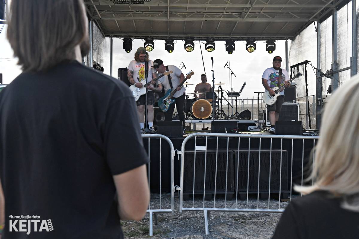 Fest a půl odstartoval naplno: První den nabídl punkrock v podání M3ta, Zvýšenýho rizika, Houby či PUM