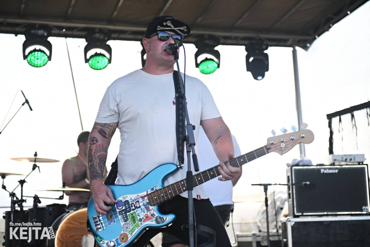 Fest a půl odstartoval naplno: První den nabídl punkrock v podání M3ta, Zvýšenýho rizika, Houby či PUM