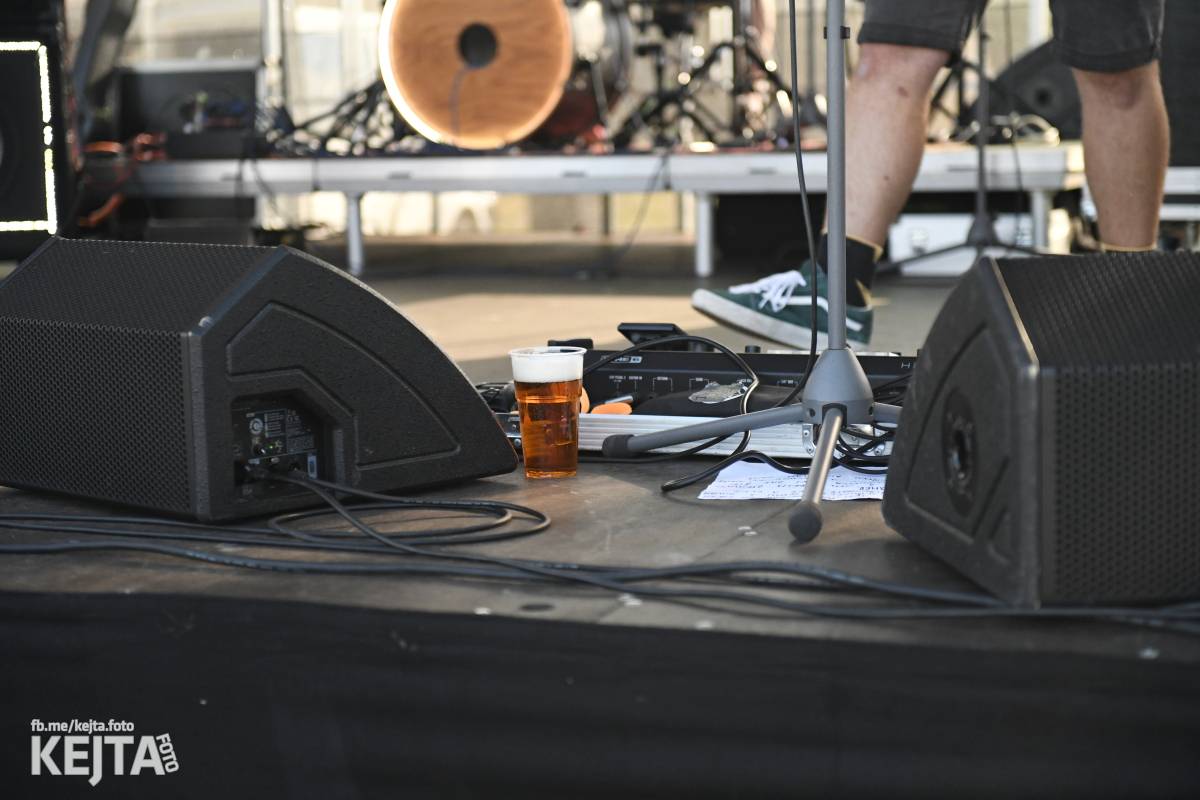 Fest a půl odstartoval naplno: První den nabídl punkrock v podání M3ta, Zvýšenýho rizika, Houby či PUM