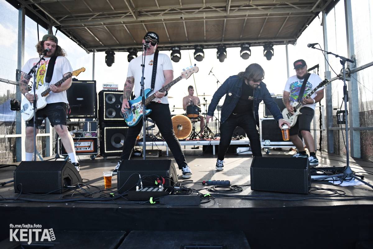 Fest a půl odstartoval naplno: První den nabídl punkrock v podání M3ta, Zvýšenýho rizika, Houby či PUM