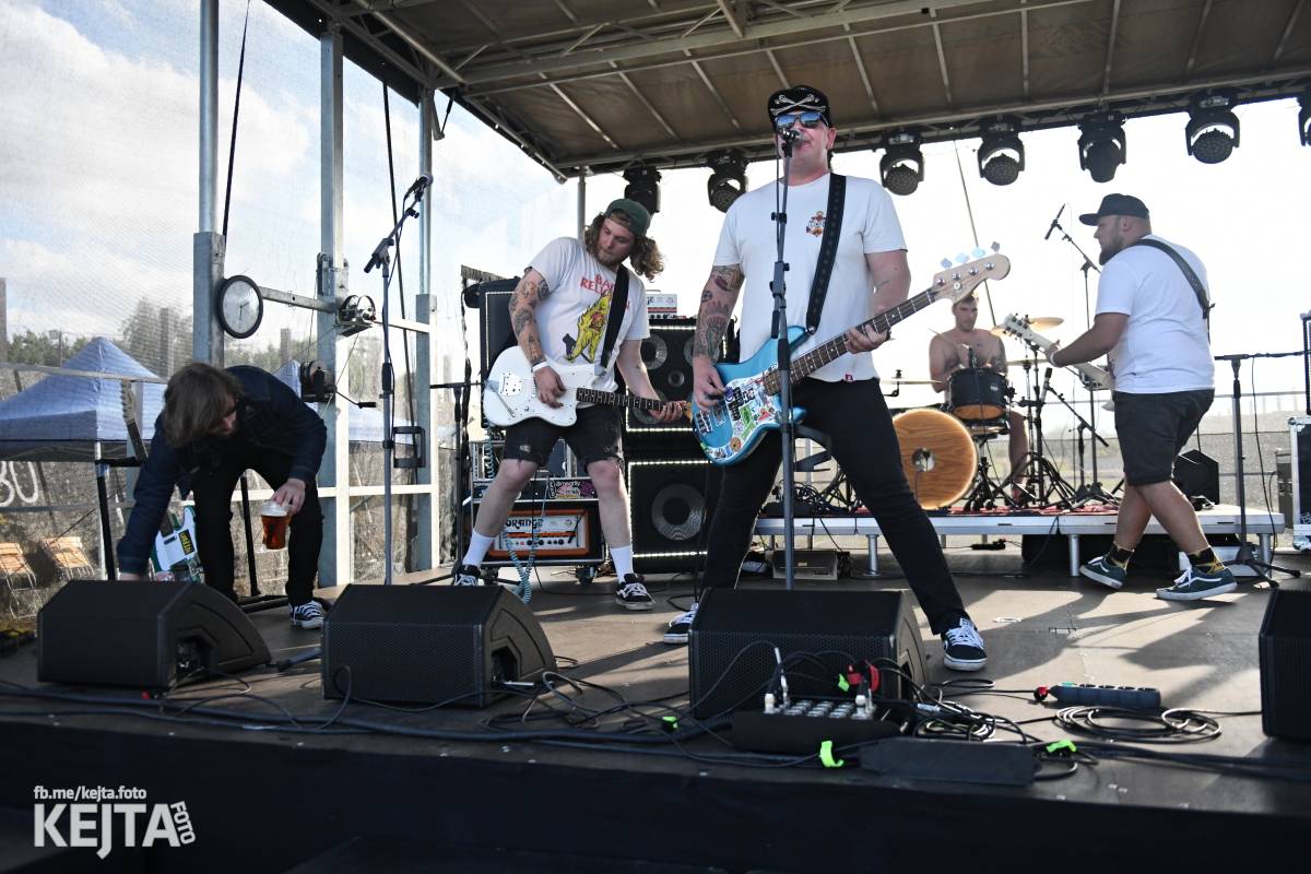 Fest a půl odstartoval naplno: První den nabídl punkrock v podání M3ta, Zvýšenýho rizika, Houby či PUM