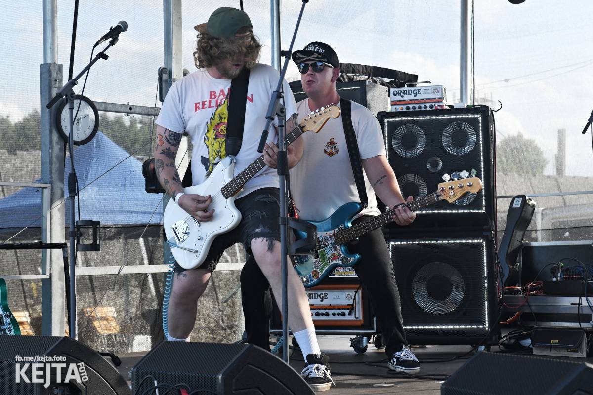 Fest a půl odstartoval naplno: První den nabídl punkrock v podání M3ta, Zvýšenýho rizika, Houby či PUM