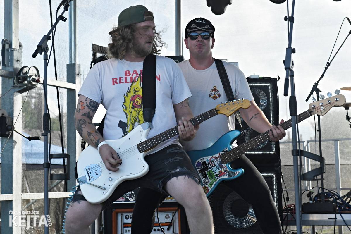 Fest a půl odstartoval naplno: První den nabídl punkrock v podání M3ta, Zvýšenýho rizika, Houby či PUM