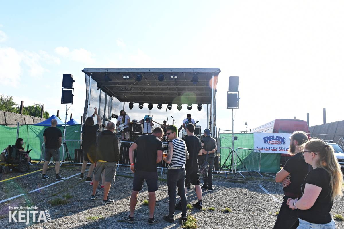 Fest a půl odstartoval naplno: První den nabídl punkrock v podání M3ta, Zvýšenýho rizika, Houby či PUM