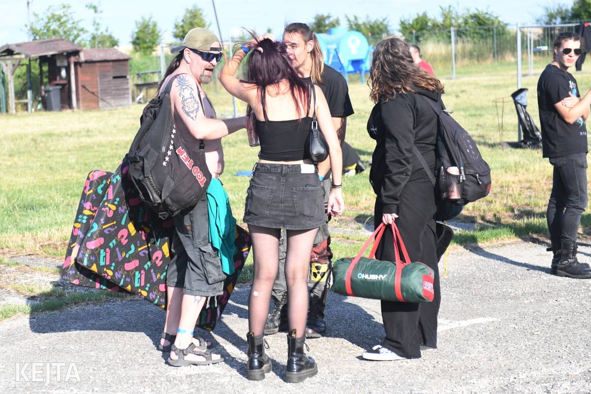 Fest a půl odstartoval naplno: První den nabídl punkrock v podání M3ta, Zvýšenýho rizika, Houby či PUM