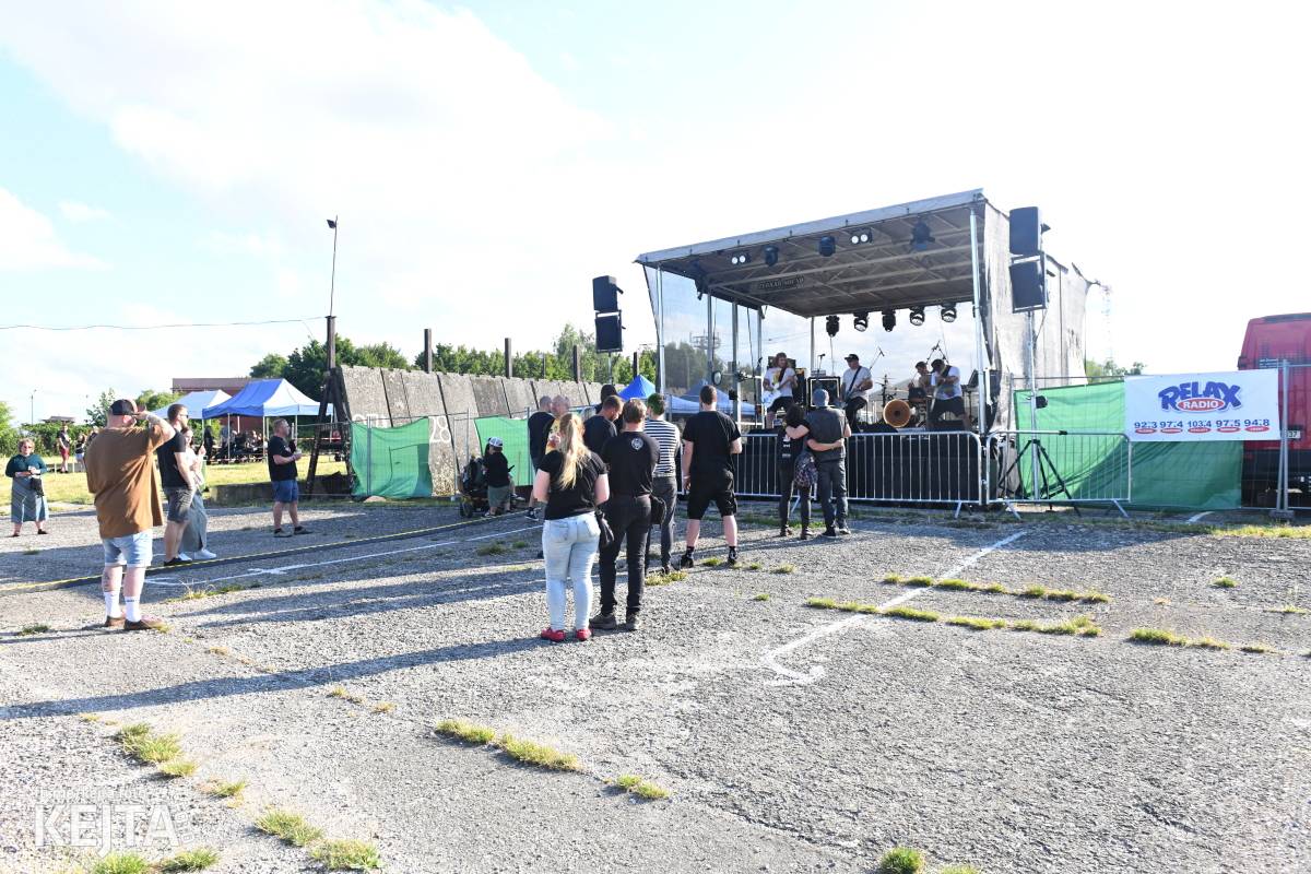 Fest a půl odstartoval naplno: První den nabídl punkrock v podání M3ta, Zvýšenýho rizika, Houby či PUM