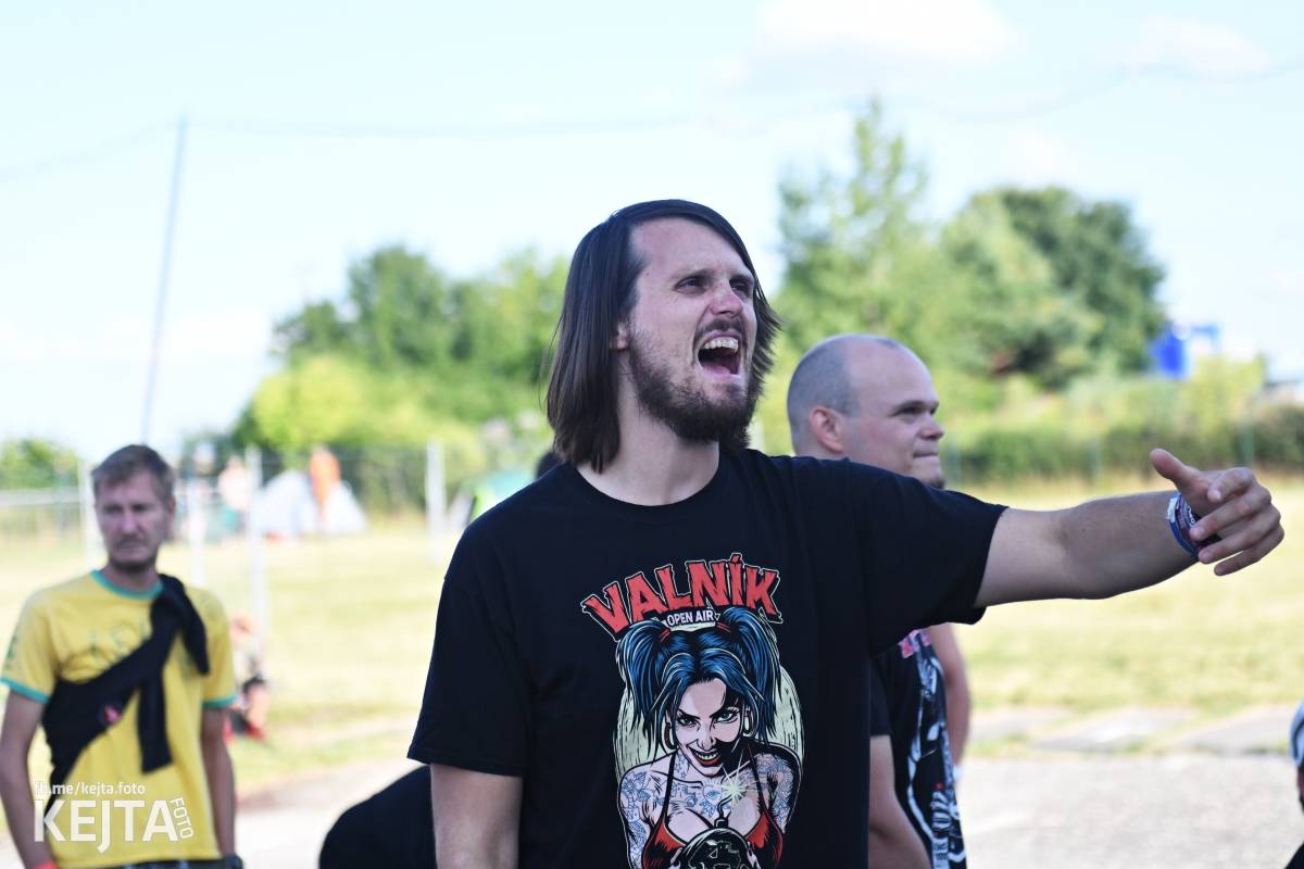 Fest a půl odstartoval naplno: První den nabídl punkrock v podání M3ta, Zvýšenýho rizika, Houby či PUM