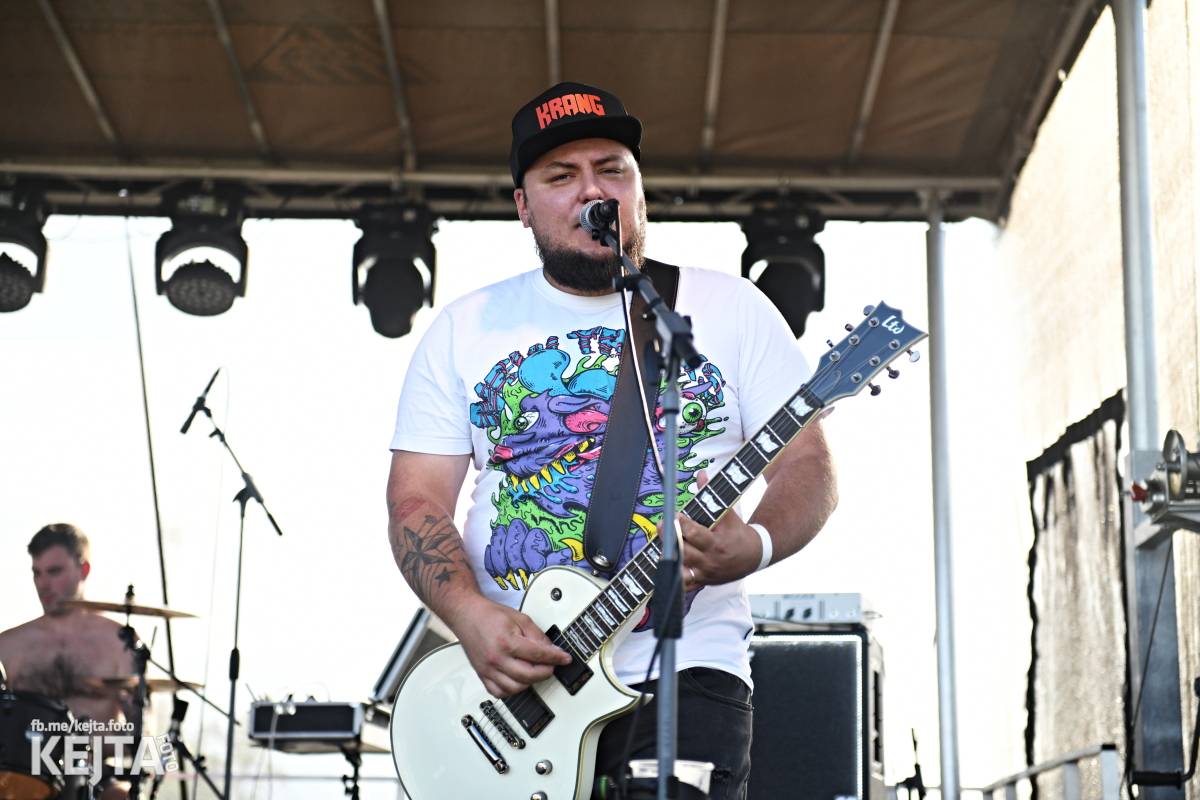 Fest a půl odstartoval naplno: První den nabídl punkrock v podání M3ta, Zvýšenýho rizika, Houby či PUM