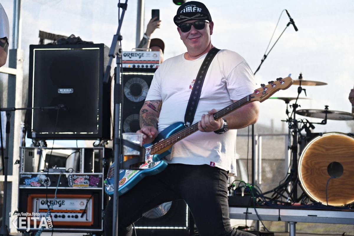 Fest a půl odstartoval naplno: První den nabídl punkrock v podání M3ta, Zvýšenýho rizika, Houby či PUM