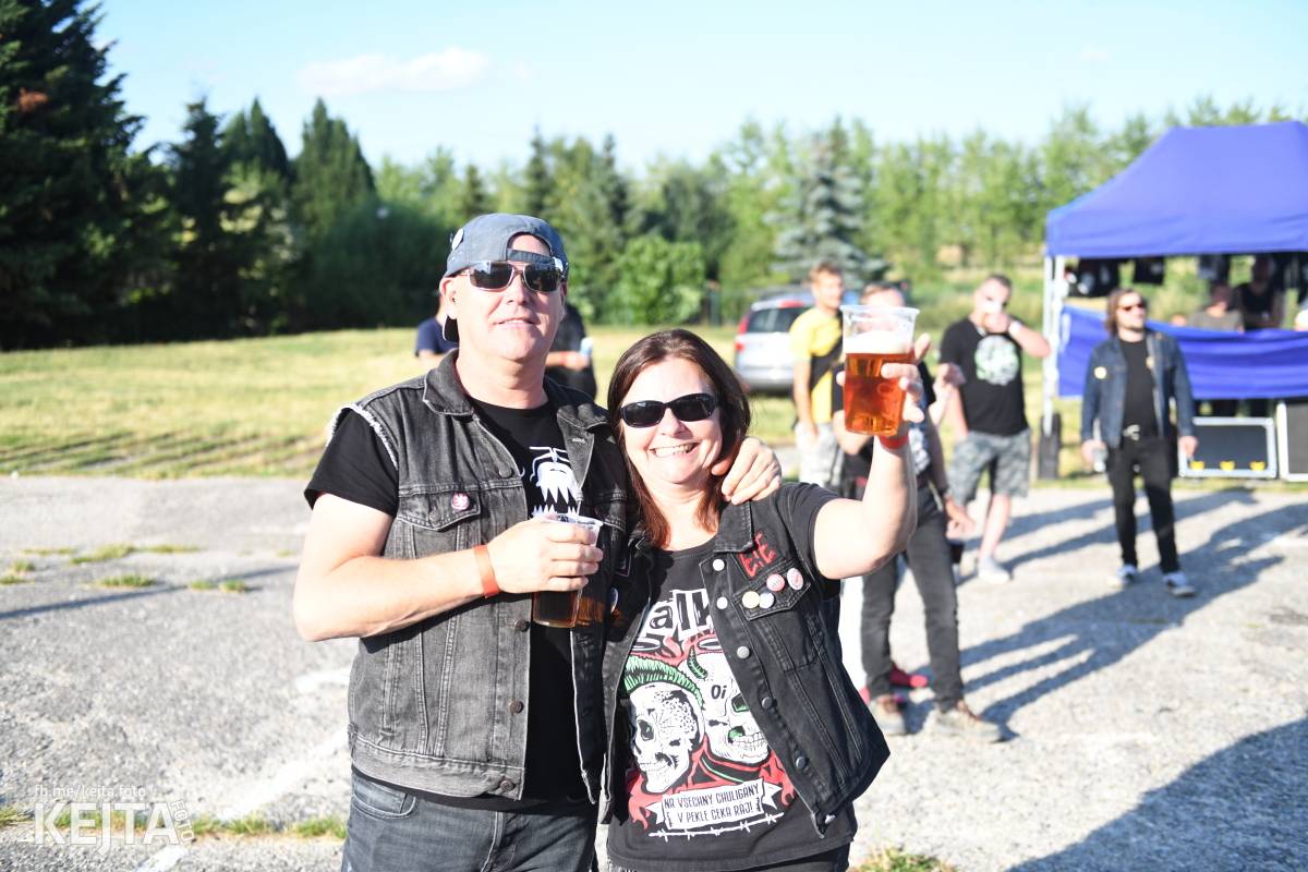 Fest a půl odstartoval naplno: První den nabídl punkrock v podání M3ta, Zvýšenýho rizika, Houby či PUM