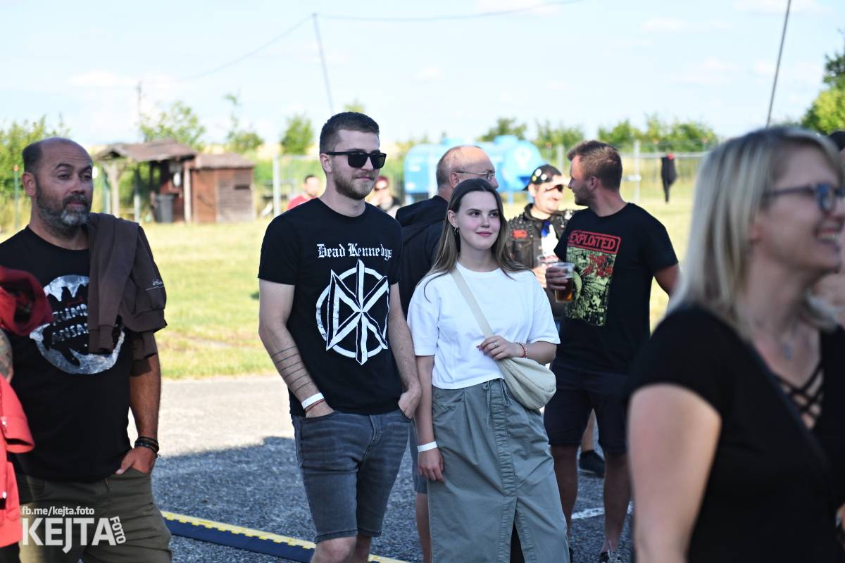 Fest a půl odstartoval naplno: První den nabídl punkrock v podání M3ta, Zvýšenýho rizika, Houby či PUM