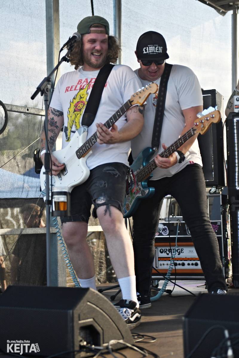 Fest a půl odstartoval naplno: První den nabídl punkrock v podání M3ta, Zvýšenýho rizika, Houby či PUM