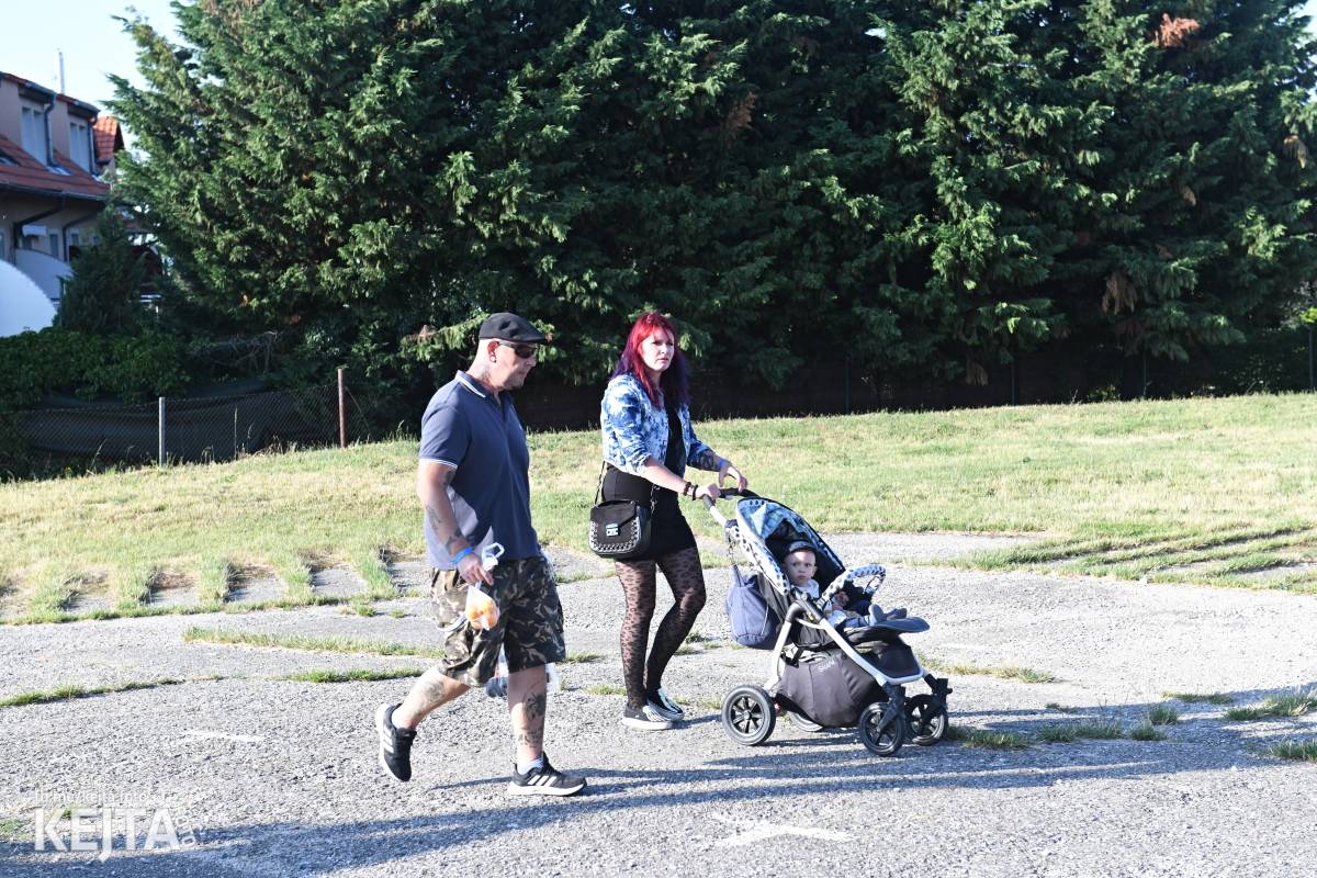 Fest a půl odstartoval naplno: První den nabídl punkrock v podání M3ta, Zvýšenýho rizika, Houby či PUM