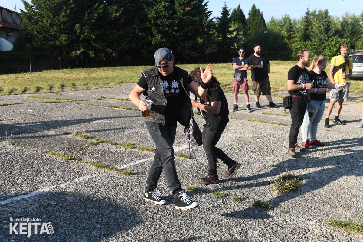 Fest a půl odstartoval naplno: První den nabídl punkrock v podání M3ta, Zvýšenýho rizika, Houby či PUM