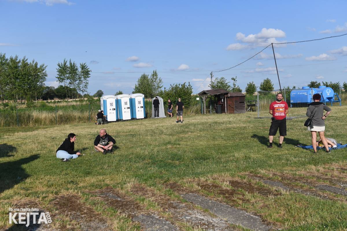 Fest a půl odstartoval naplno: První den nabídl punkrock v podání M3ta, Zvýšenýho rizika, Houby či PUM