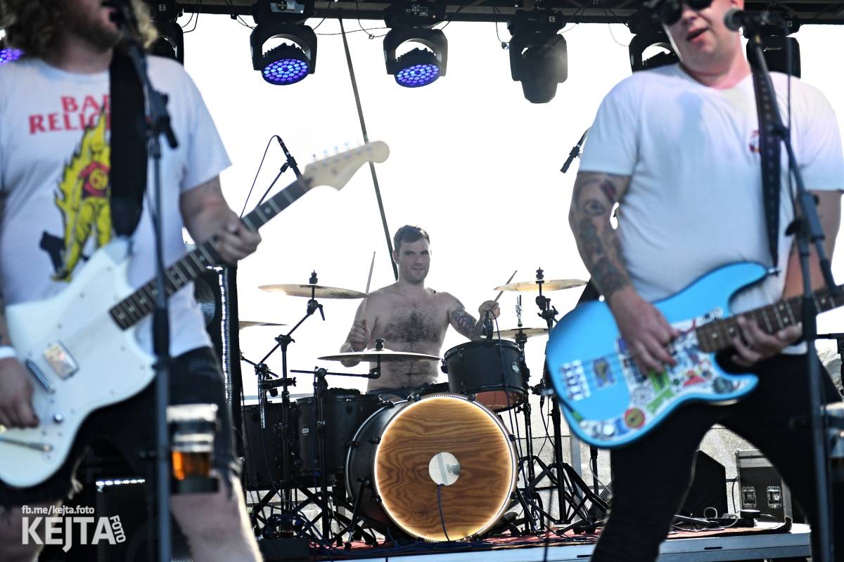 Fest a půl odstartoval naplno: První den nabídl punkrock v podání M3ta, Zvýšenýho rizika, Houby či PUM