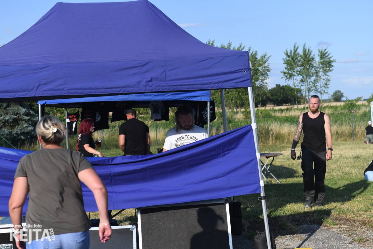 Fest a půl odstartoval naplno: První den nabídl punkrock v podání M3ta, Zvýšenýho rizika, Houby či PUM