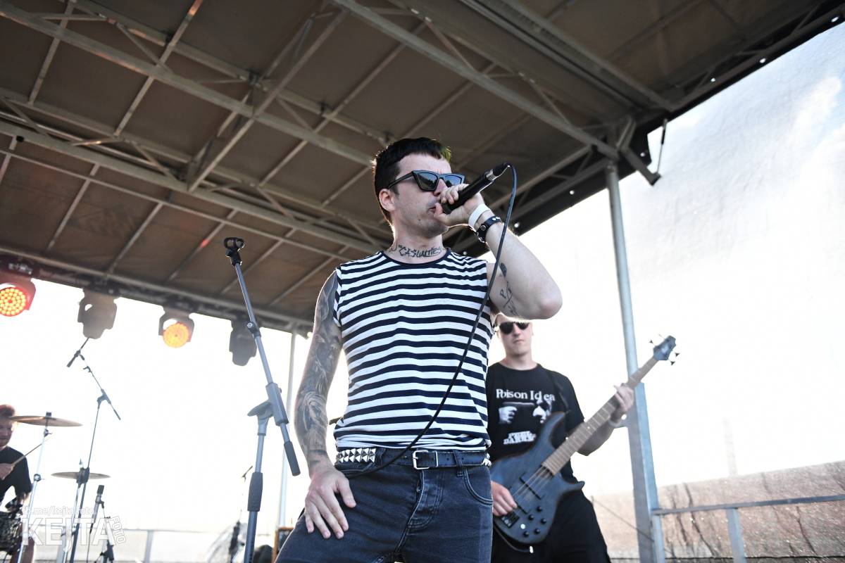 Fest a půl odstartoval naplno: První den nabídl punkrock v podání M3ta, Zvýšenýho rizika, Houby či PUM