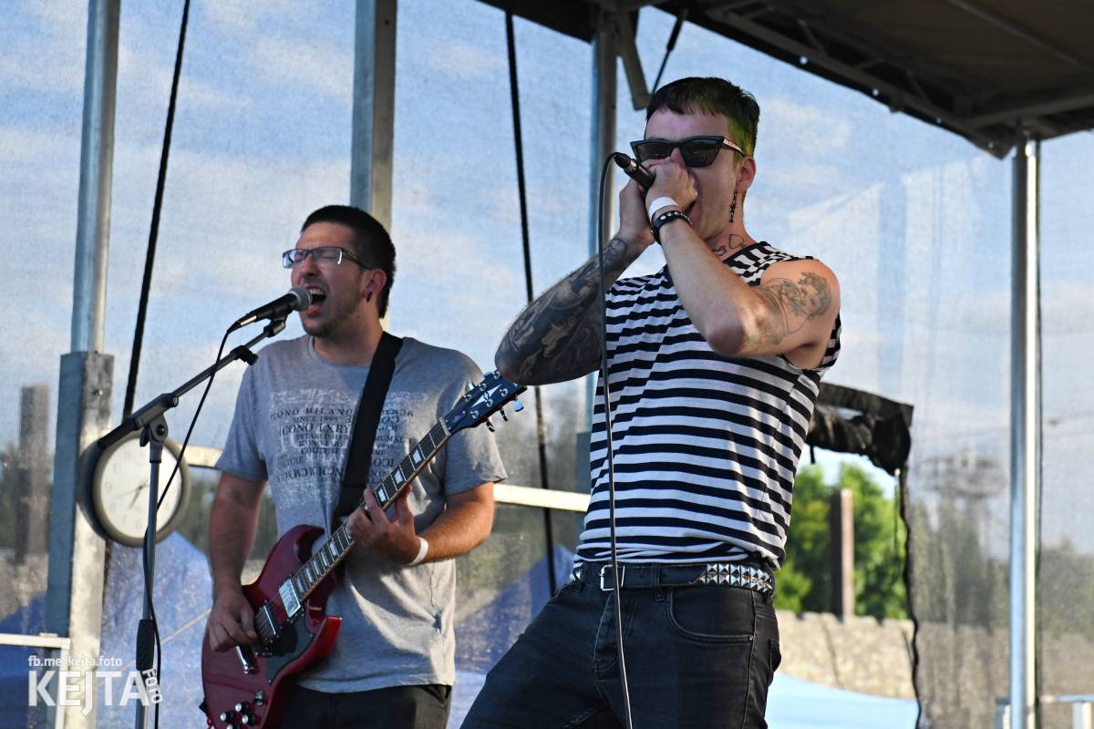 Fest a půl odstartoval naplno: První den nabídl punkrock v podání M3ta, Zvýšenýho rizika, Houby či PUM