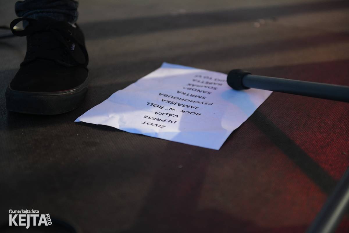 Fest a půl odstartoval naplno: První den nabídl punkrock v podání M3ta, Zvýšenýho rizika, Houby či PUM