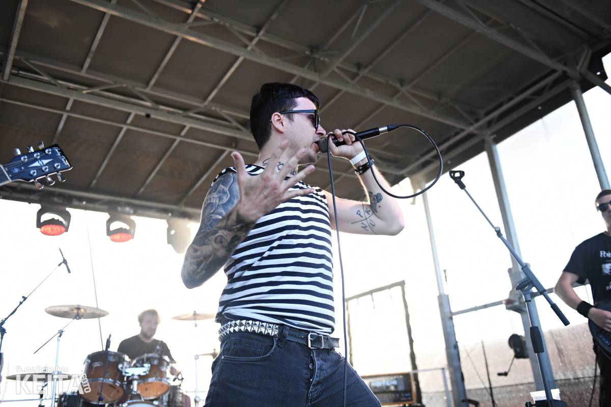 Fest a půl odstartoval naplno: První den nabídl punkrock v podání M3ta, Zvýšenýho rizika, Houby či PUM