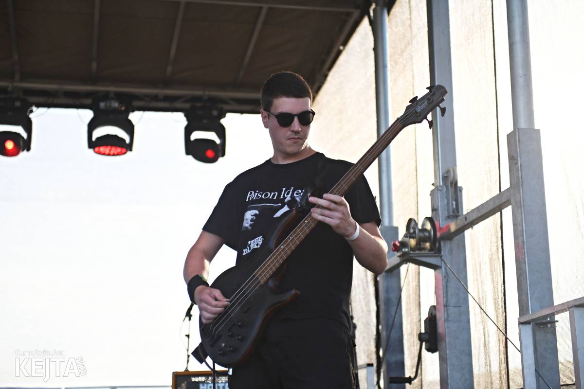 Fest a půl odstartoval naplno: První den nabídl punkrock v podání M3ta, Zvýšenýho rizika, Houby či PUM