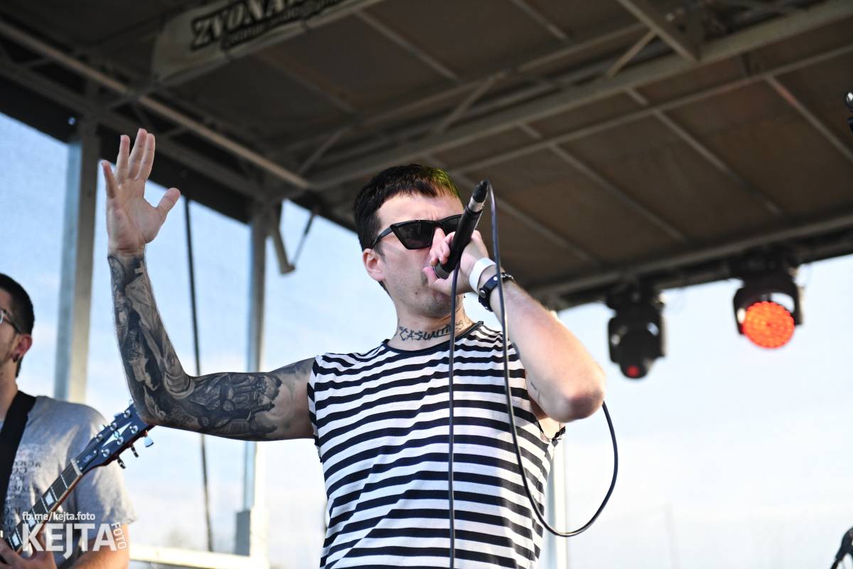 Fest a půl odstartoval naplno: První den nabídl punkrock v podání M3ta, Zvýšenýho rizika, Houby či PUM