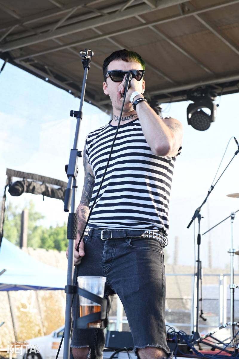 Fest a půl odstartoval naplno: První den nabídl punkrock v podání M3ta, Zvýšenýho rizika, Houby či PUM