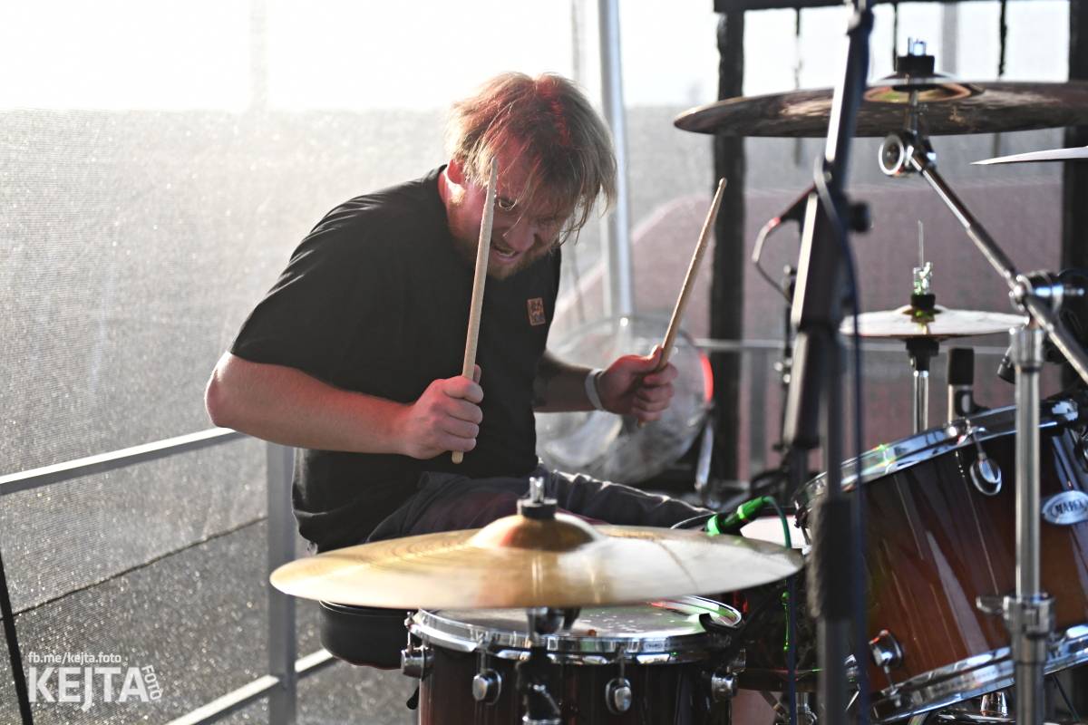 Fest a půl odstartoval naplno: První den nabídl punkrock v podání M3ta, Zvýšenýho rizika, Houby či PUM