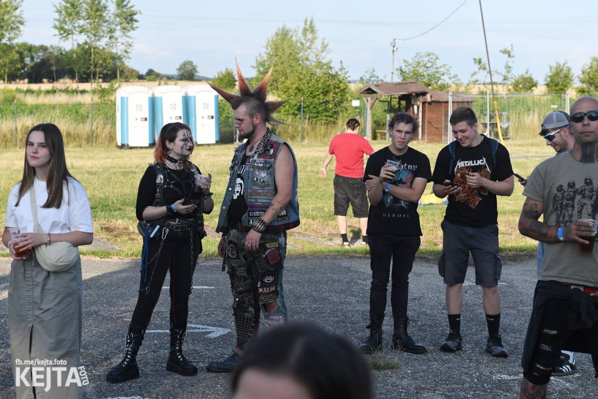 Fest a půl odstartoval naplno: První den nabídl punkrock v podání M3ta, Zvýšenýho rizika, Houby či PUM