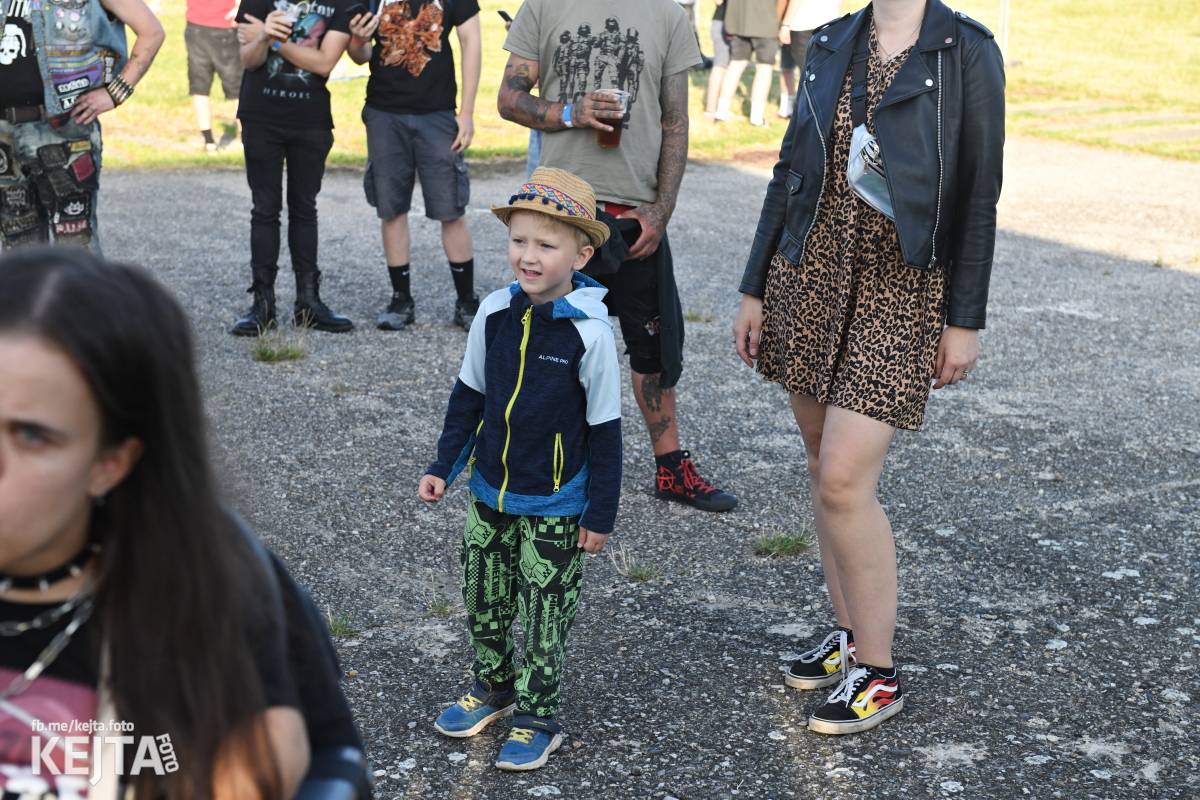 Fest a půl odstartoval naplno: První den nabídl punkrock v podání M3ta, Zvýšenýho rizika, Houby či PUM