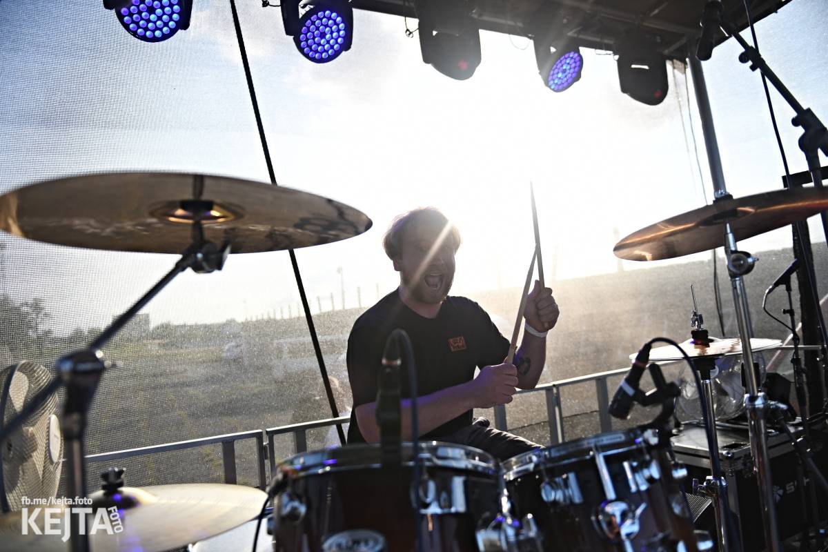 Fest a půl odstartoval naplno: První den nabídl punkrock v podání M3ta, Zvýšenýho rizika, Houby či PUM