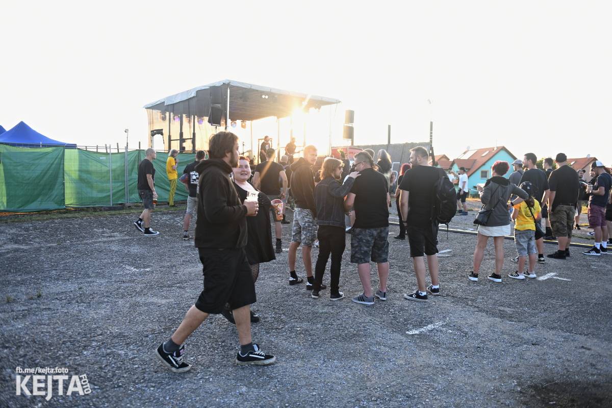 Fest a půl odstartoval naplno: První den nabídl punkrock v podání M3ta, Zvýšenýho rizika, Houby či PUM