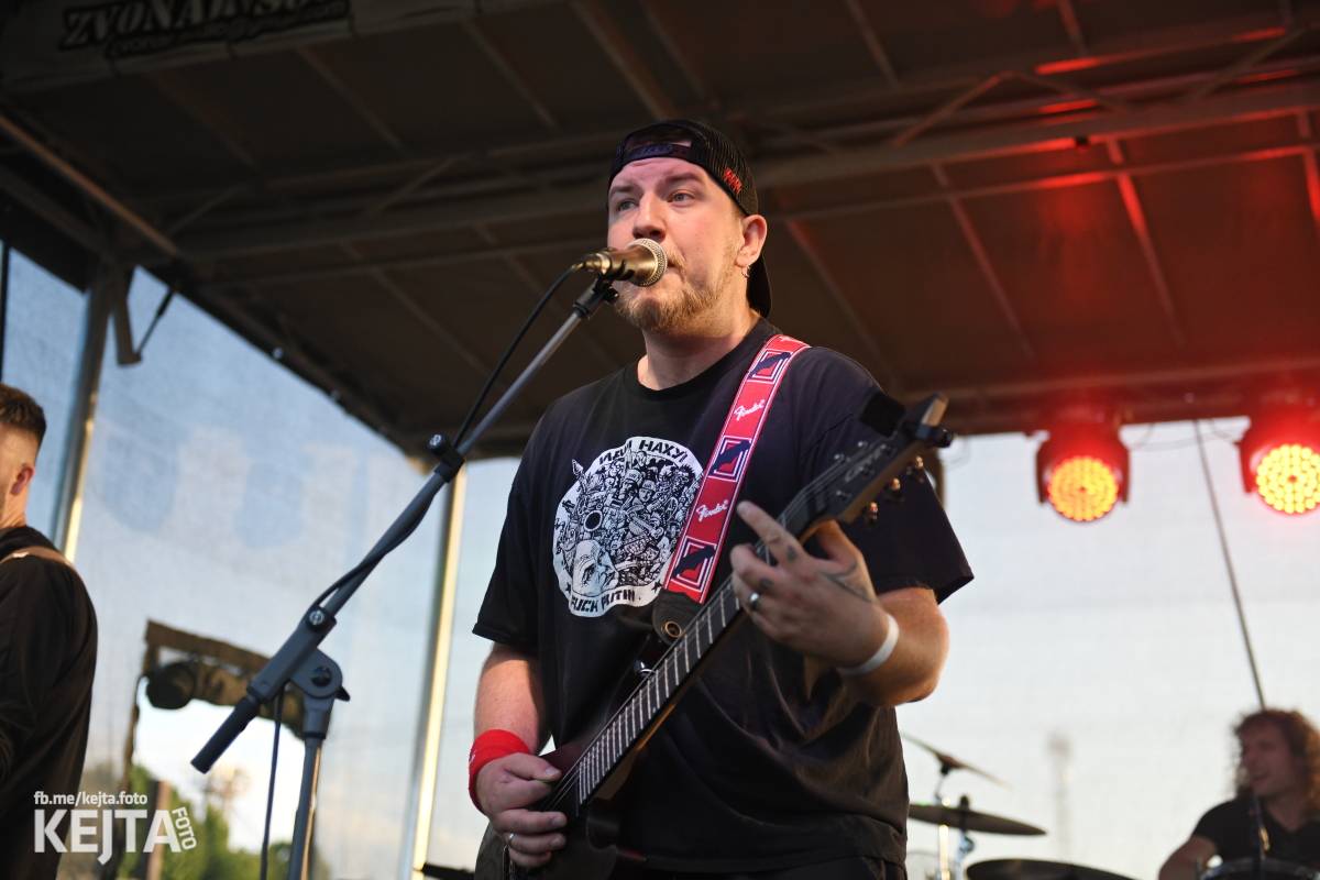 Fest a půl odstartoval naplno: První den nabídl punkrock v podání M3ta, Zvýšenýho rizika, Houby či PUM