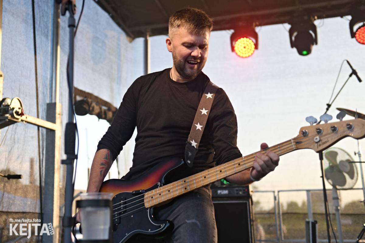Fest a půl odstartoval naplno: První den nabídl punkrock v podání M3ta, Zvýšenýho rizika, Houby či PUM