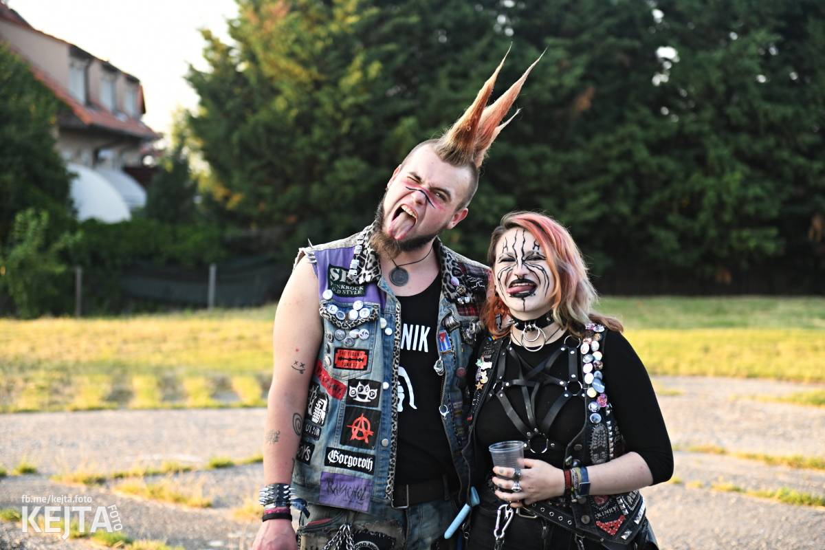 Fest a půl odstartoval naplno: První den nabídl punkrock v podání M3ta, Zvýšenýho rizika, Houby či PUM